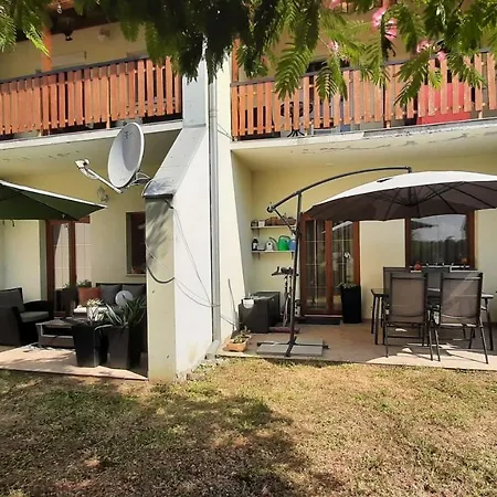 شقة Selyemakac Apartman *